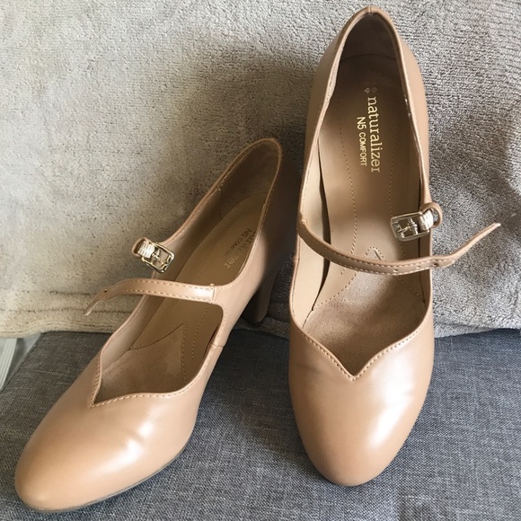 naturalizer mary jane pumps